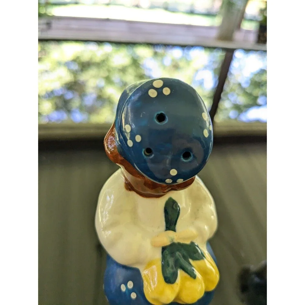 Vintage Kissing Dutch Boy/Girl Salt Pepper Shaker Set Ceramics Japan Tulips Blue